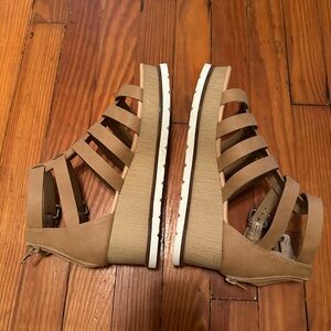 DV by Dolce Vita Breva Caged Platform Sandal size 9